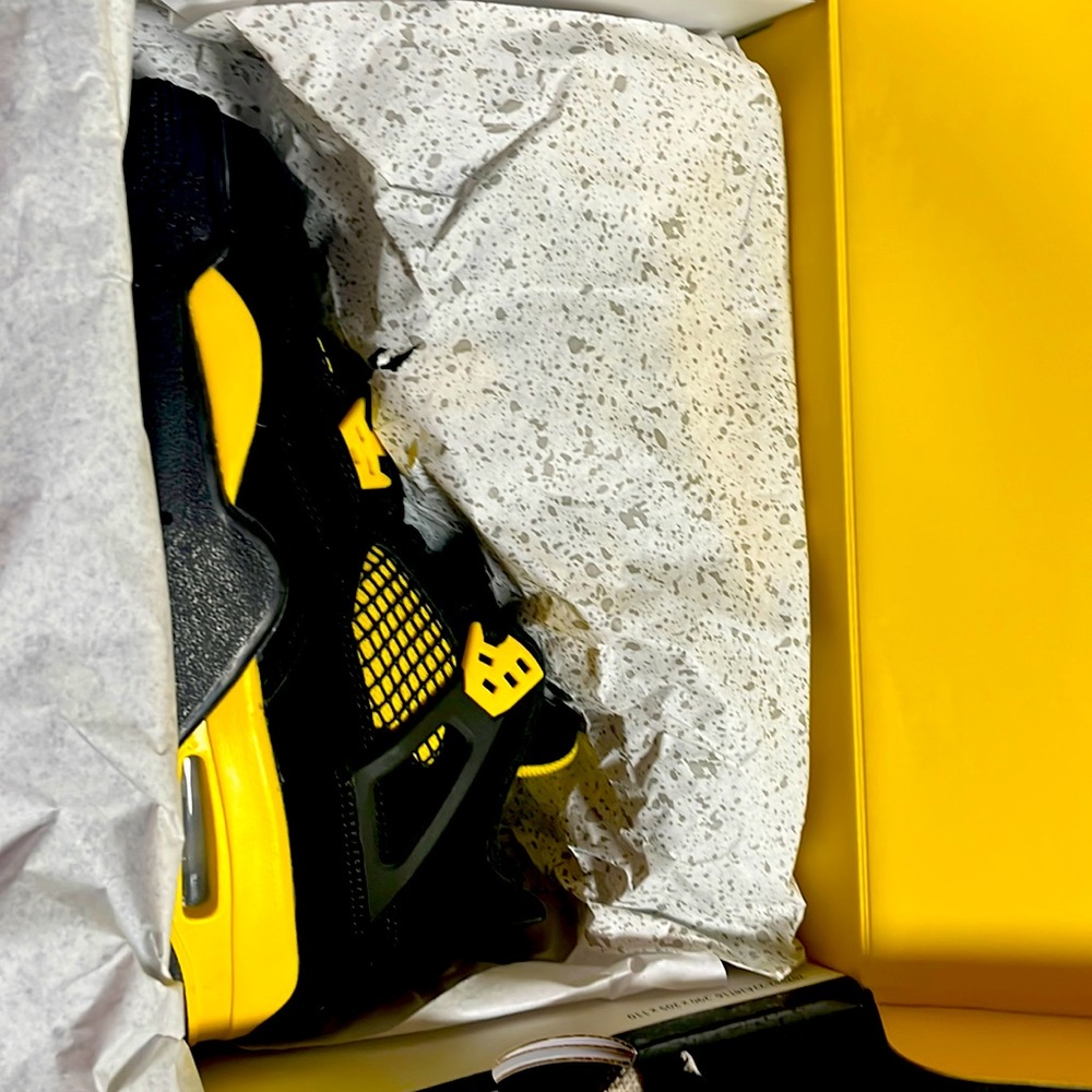 Brand new never worn yth jordan size 5